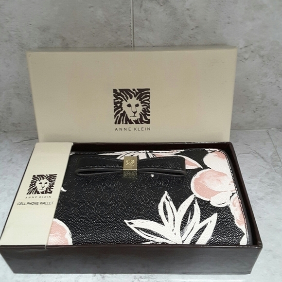 Anne Klein Cell phone wallet - Picture 1 of 4
